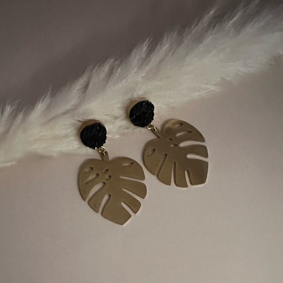 Elegant Gold Monstera Leaf Dangle Earrings - Trendy Boho Chic Leaf Earrings - Picture 7 of 16